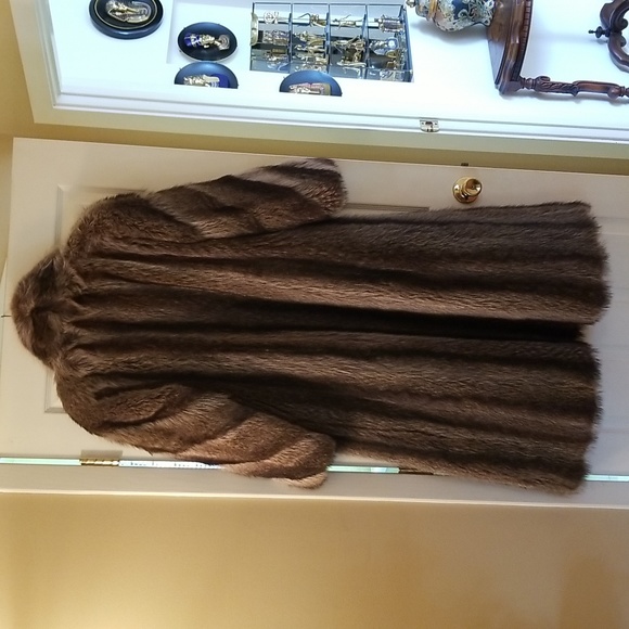 Raccoon Full Length Vintage Fur Coat - Picture 11 of 11